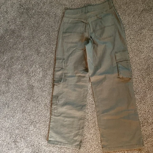 Hollister Cargo Pants - Picture 4 of 6